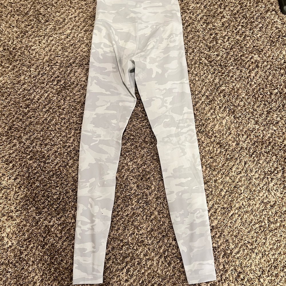 Lululemon wonder under high rise light gray camo print leggings